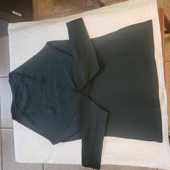 Gymshark Long Sleeve Shirt Size Lg. Forest Green NWT - Picture 3 of 4